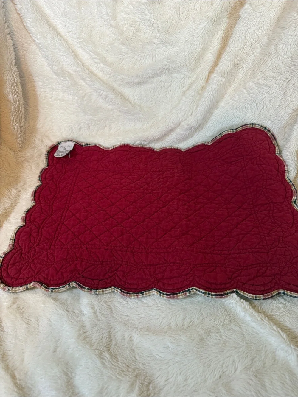 Nancy's Nook Victorian Heart Red Plaid Quilted Scalloped Reversible Placemat